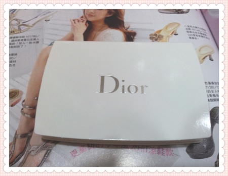 【彩妝】煥發如雪晶靈公主♥Dior雪晶靈極緻透白粉餅SPF30.PA+++
