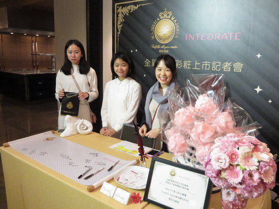 【奧麗薇愛彩妝】快來參加戀愛魔鏡與INTEGRATE的派對吧!這次不管是魔法校園風或是浪漫春妝風,包裝跟顏色全都好可愛喔!