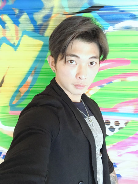 2018型男流行髮型~韓國明星孔劉中分髮型~undercut 藍鐵灰髮色~台北髮型西門町男生髮型設計尚洋BENSON
