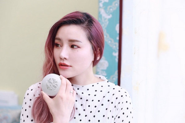【美妝】來自韓國的Age 20's女神光鑽爆水粉餅。雪紡紗肌膚完成