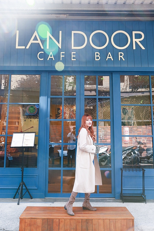 【逼先生專欄】LAN DOOR蘭色大門。宜蘭羅東英倫風平價網美咖啡廳 必吃隱藏版提拉米蘇