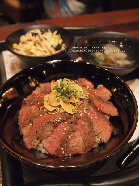 【台北中山│鐵人九番 蓋飯!】藏在美食街的平價小美食