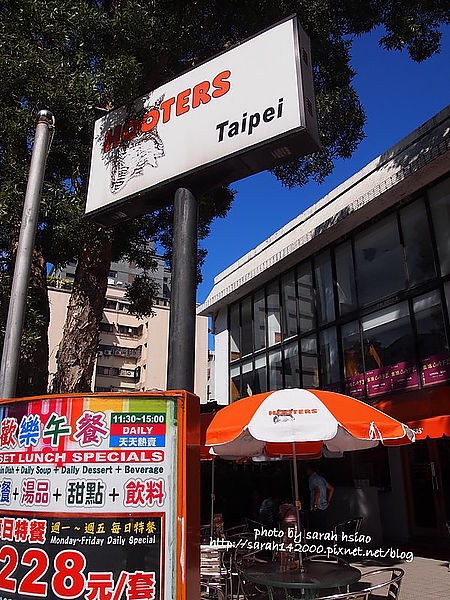 【台北松山│HOOTERS】貓頭鷹呼拉圈美式餐廳