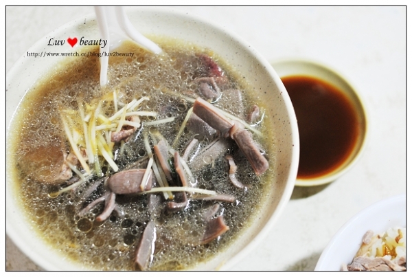 (高雄)三民市場之噴淚鴨肉飯!
