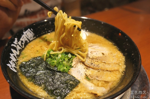 ▋高雄美食▋花月嵐蒜味拉麵~重口味的日本最強拉麵(店家說的!)