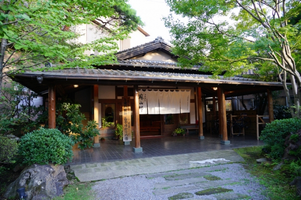 蘇山鄉溫泉旅店( 阿蘇內牧溫泉)▋熊本住宿推薦~小巧精緻溫馨舒適的溫泉旅店,住的舒適住的開心,還有星空酒吧