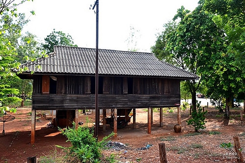 泰国北碧府▋体验泰缅铁道火车之旅,桂河大桥,死亡铁道,缅怀当年盟军