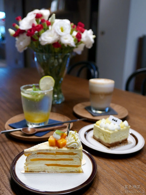 Reverse cake&coffee▋宜蘭羅東咖啡館/下午茶~簡約清爽的咖啡廳、愛文芒果乳酪千層蛋糕精緻迷人