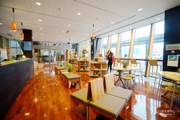 北陸新幹線.飯山站▋旅客服務中心美的像咖啡廳,戶狩滑雪、野澤滑雪租借雪地裝備不用愁