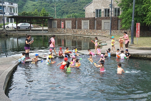 螃蟹冒泡▋宜蘭員山~天然湧泉無料熱門戲水景點