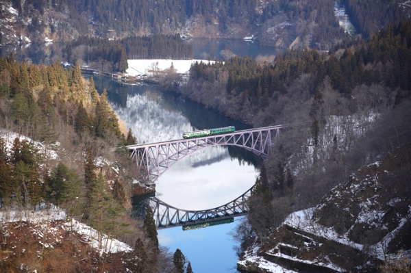 只見線鐵橋.大志集落▋福島景點推薦~雪白山景如夢似幻、令人屏息、只見川第一鐵橋、第二鐵橋、第三鐵橋、第四鐵橋、三兄弟橋,眼鏡橋