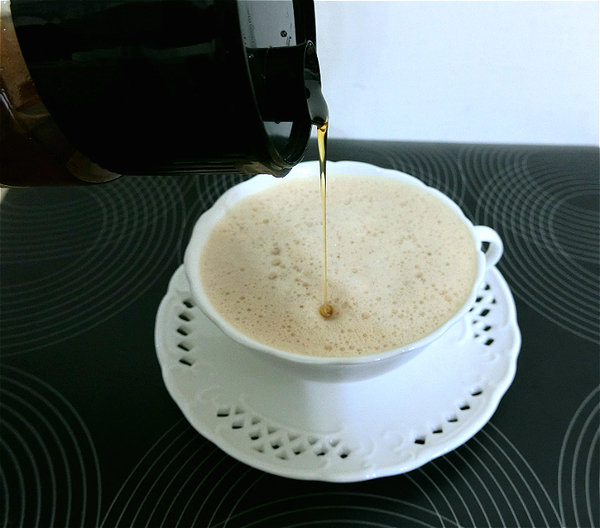 《食譜》快速簡單煮出超香濃滑順的"奶泡奶茶",今天起跟化學奶茶說拜拜囉!