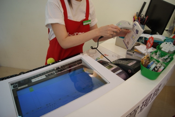 结帐时记得提醒店员你有会员身份,报手机号码就可以确认会员身份喽