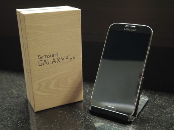 攻頂!GALAXY S4 雙卡雙待手機 i9502開箱