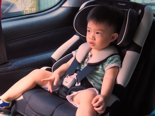 開箱Combi joytrip 一路陪伴 幼童/學童安全座椅