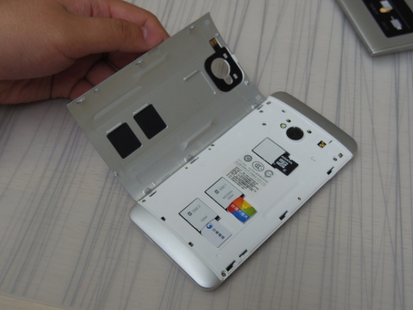雙卡雙待!新HTC One 802w 完整開箱