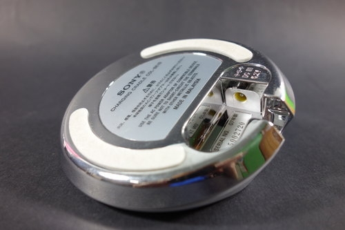 「随音乐节奏 劲歌热舞」sony rolly 蓝芽无线喇叭