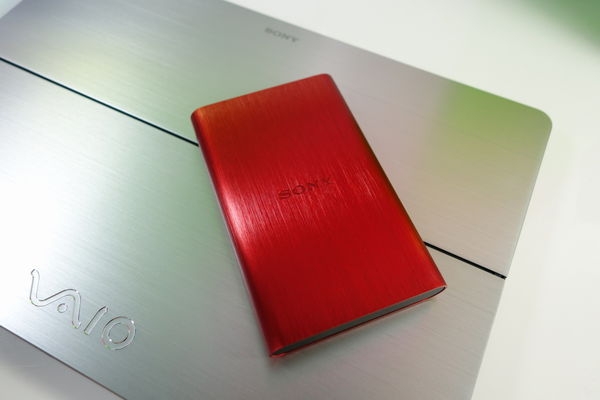 新春賀喜 Sony HD-E1 行動硬碟 紅色限量版 開箱