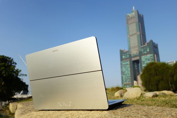 時尚外型 獨創"複合翻轉"設計 VAIO Fit 14A