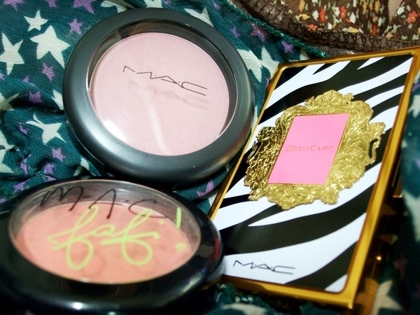 腮紅:MAC Dress Camp vs. True Romantic