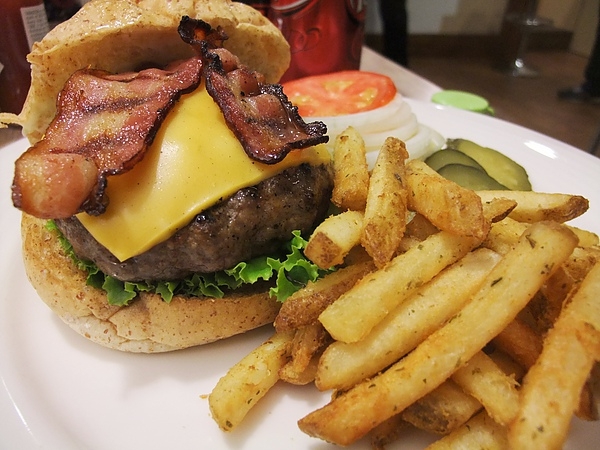 味蕾最愛你:PHAT burger (美式漢堡)(市府站一號出口)