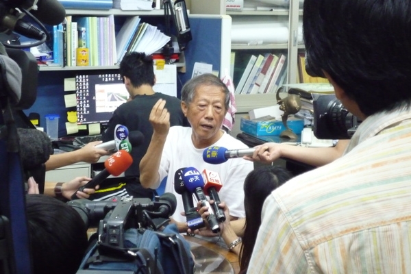 土石流之被記者塞爆的研究室