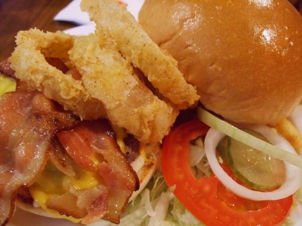 味蕾喜歡你:EVANS BURGER(內有網襪正腿照!)