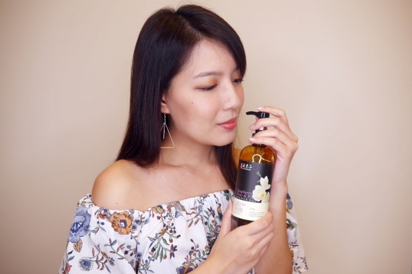 使用天然的無患子洗淨肌膚,是木梨與小蒼蘭的味道呀 ! ! 古寶無患子木梨與小蒼蘭柔嫩淨白沐浴露