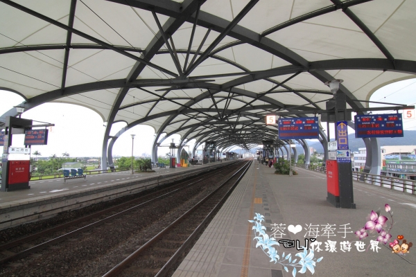 【宜蘭】驚嚇~有隻巨大怪蟲停靠在車站上ღ 冬山火車站