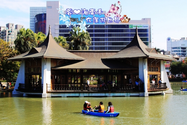 【台中】古色古香の浪漫氛圍~遠赴日本去看古蹟ღ台中公園-湖心亭