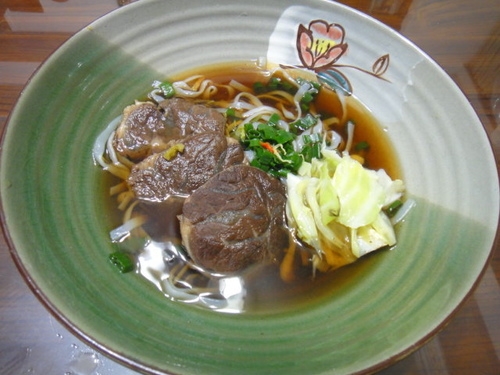 晚餐-紅燒牛肉蒟蒻麵