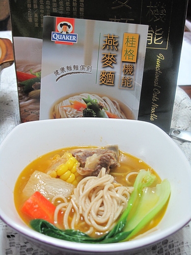 簡單晚餐上菜-羊肉湯麵VS日式燕麥涼麵