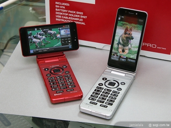 桌上迷你劇院 Sharp SH-07A