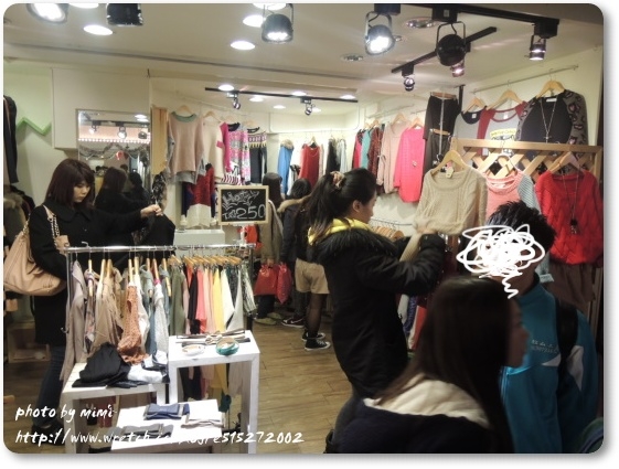 【分享、購物】師大夜市吃吃買買♥好吃菠蘿油♥便宜好買衣服小店