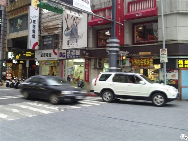 桌上迷你劇院 Sharp SH-07A