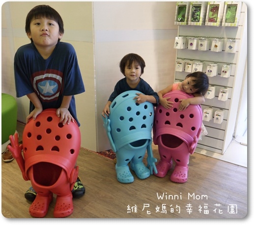 【2012秋冬款新鞋報到】穿出我們的自在與舒服,孩子們與我的Crocs!
