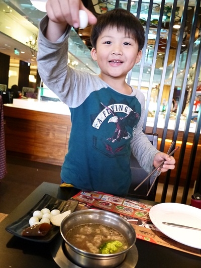 【捷運站美食-台北火車站】高級食材、平價享受的精彩火鍋-館前店