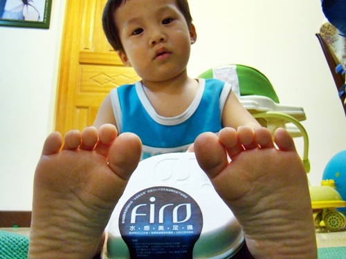 【體驗】超驚人!firo水感美足襪把我龜裂的腳皮弄不見了
