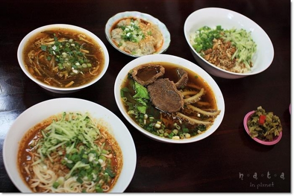 佛心來的「董事長麵食館」‧香辣湖南味兒大碗滿意!