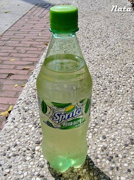 雪碧新花樣‧微妙的「輕綠茶汽水」