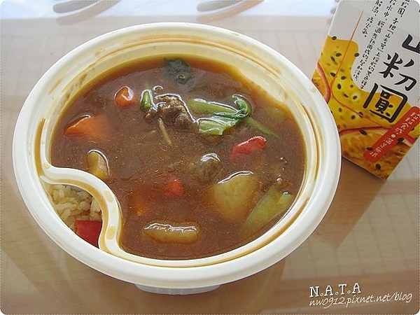 7-11‧紅燒牛腩燴飯~廣告裡的搶食畫面令人印象深刻