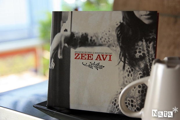 ZEE AVI / 季小薇‧星空下在這慵懶美聲中迷醉