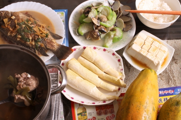 【食譜分享】紅燒吳郭魚+絲瓜鮮蛤+剝皮辣椒雞