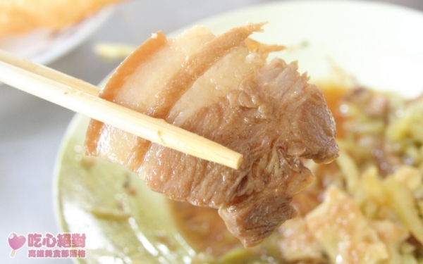 【高雄‧鼓山‧早餐】早餐三連發之 - 中都周酸菜蛋餅+滷肉