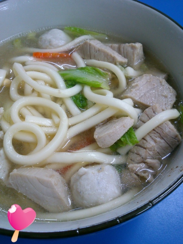 【高雄‧苓雅‧麵食】都市傳說-「金」魚麵+「滿」茶=15億彩卷得主 (結束營業)