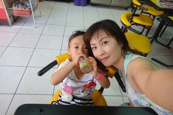【飲品】匯竑美果多~「奇亞籽香蘋金桔檸檬汁」、「奇亞籽鳳梨柳橙汁」,酸甜幸福好滋味!